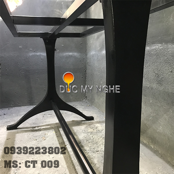 Bàn ăn cổ điển gang đúc CA 009